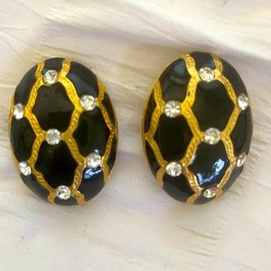 GO RETRO! Vintage Clip-on Earrings